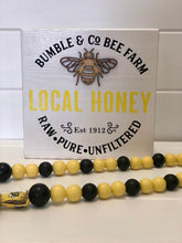 Load image into Gallery viewer, Honey Bee Garland Wooden
